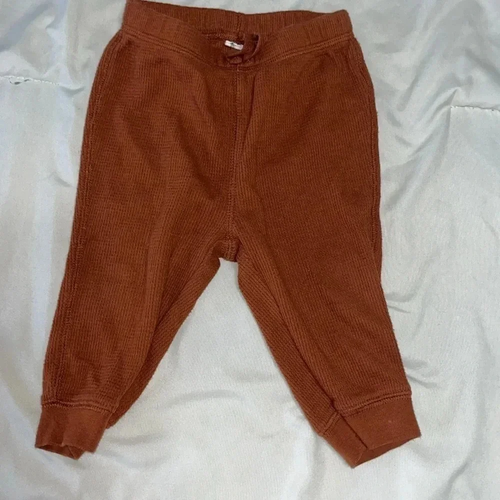 Set of 4 waffle knit long-sleeved onesie and 1 pair of pants